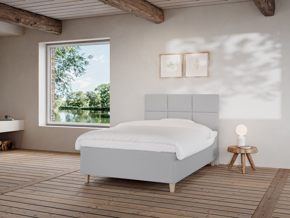 Freja Fjord 120x200 Lysegrå Nordic Dream tilbyr senger med skandinavisk design og materialer av høy kvalitet. Opplev perfekt komfort for en god natts søvn. Bestill din i dag!