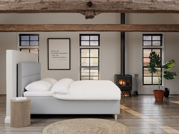 Freja Nordlys 160x200 Lysegrå Nordic Dream tilbyr senger med skandinavisk design og materialer av høy kvalitet. Opplev perfekt komfort for en god natts søvn. Bestill din i dag!
