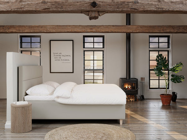 Freja Nordlys 160x200 Sand Nordic Dream tilbyr senger med skandinavisk design og materialer av høy kvalitet. Opplev perfekt komfort for en god natts søvn. Bestill din i dag!