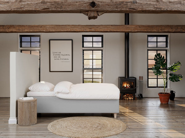 Freja Nordlys 90x210 Lysegrå Nordic Dream tilbyr senger med skandinavisk design og materialer av høy kvalitet. Opplev perfekt komfort for en god natts søvn. Bestill din i dag!