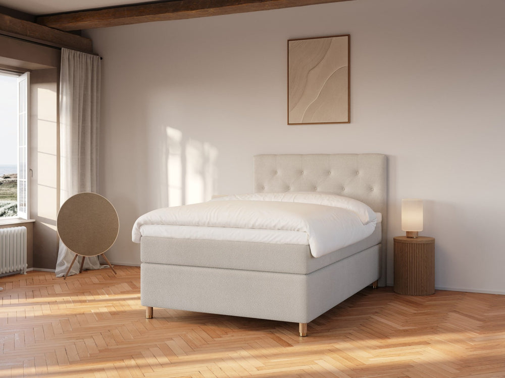 Nora Fjäll 140x200 Bouclé cream Nordic Dream tilbyr senger med skandinavisk design og materialer av høy kvalitet. Opplev perfekt komfort for en god natts søvn. Bestill din i dag!