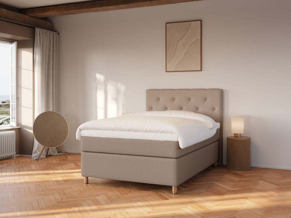 Nora Fjäll 140x200 Brun Nordic Dream tilbyr senger med skandinavisk design og materialer av høy kvalitet. Opplev perfekt komfort for en god natts søvn. Bestill din i dag!