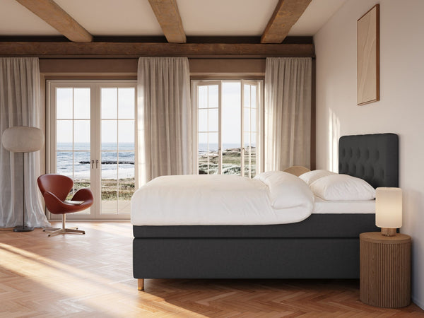 Nora Fjäll 160x200 Antrasitt Nordic Dream tilbyr senger med skandinavisk design og materialer av høy kvalitet. Opplev perfekt komfort for en god natts søvn. Bestill din i dag!
