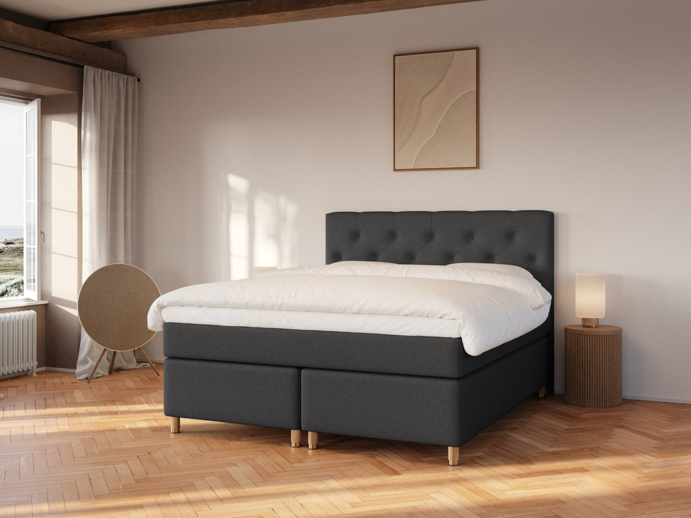 Nora Fjäll 160x200 Antrasitt Nordic Dream tilbyr senger med skandinavisk design og materialer av høy kvalitet. Opplev perfekt komfort for en god natts søvn. Bestill din i dag!