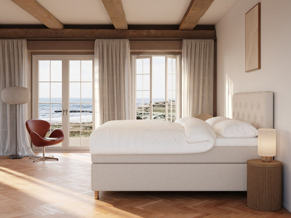 Nora Fjäll 160x200 Sand Nordic Dream tilbyr senger med skandinavisk design og materialer av høy kvalitet. Opplev perfekt komfort for en god natts søvn. Bestill din i dag!