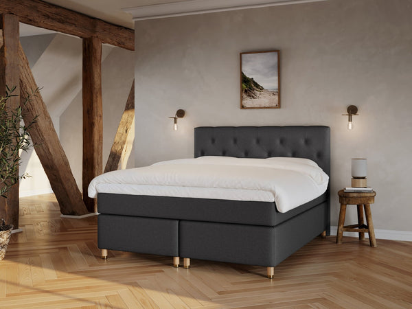 Nora Fjord 180x210 Antrasitt Nordic Dream tilbyr senger med skandinavisk design og materialer av høy kvalitet. Opplev perfekt komfort for en god natts søvn. Bestill din i dag!