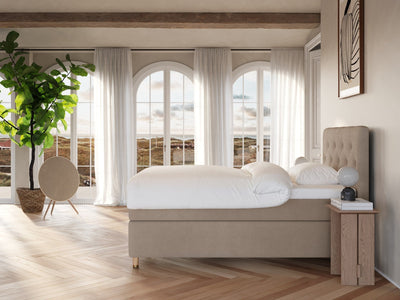 Nora Nordlys 140x200 Bouclé latte Nordic Dream tilbyr senger med skandinavisk design og materialer av høy kvalitet. Opplev perfekt komfort for en god natts søvn. Bestill din i dag!