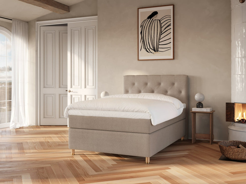 Nora Nordlys 140x200 Bouclé latte Nordic Dream tilbyr senger med skandinavisk design og materialer av høy kvalitet. Opplev perfekt komfort for en god natts søvn. Bestill din i dag!