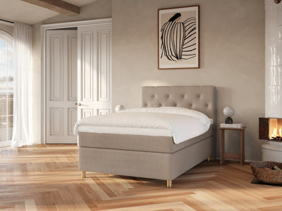 Nora Nordlys 140x200 Bouclé latte Nordic Dream tilbyr senger med skandinavisk design og materialer av høy kvalitet. Opplev perfekt komfort for en god natts søvn. Bestill din i dag!