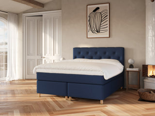 Nora Nordlys 160x200 Mørkeblå Nordic Dream tilbyr senger med skandinavisk design og materialer av høy kvalitet. Opplev perfekt komfort for en god natts søvn. Bestill din i dag!