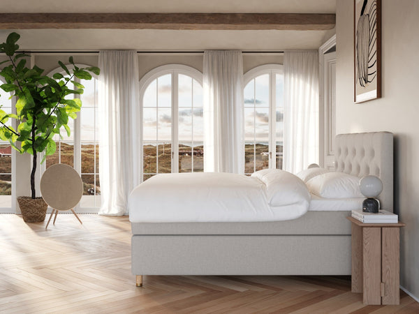 Nora Nordlys 160x210 Lysegrå Nordic Dream tilbyr senger med skandinavisk design og materialer av høy kvalitet. Opplev perfekt komfort for en god natts søvn. Bestill din i dag!