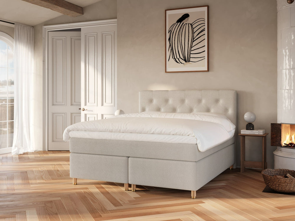 Nora Nordlys 180x200 Bouclé cream Nordic Dream tilbyr senger med skandinavisk design og materialer av høy kvalitet. Opplev perfekt komfort for en god natts søvn. Bestill din i dag!