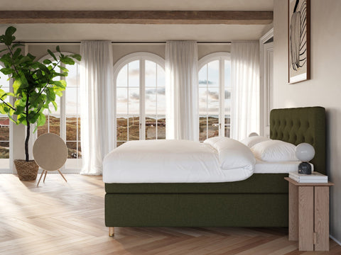 Nora Nordlys 200x200 Mørkegrøn Nordic Dream tilbyr senger med skandinavisk design og materialer av høy kvalitet. Opplev perfekt komfort for en god natts søvn. Bestill din i dag!