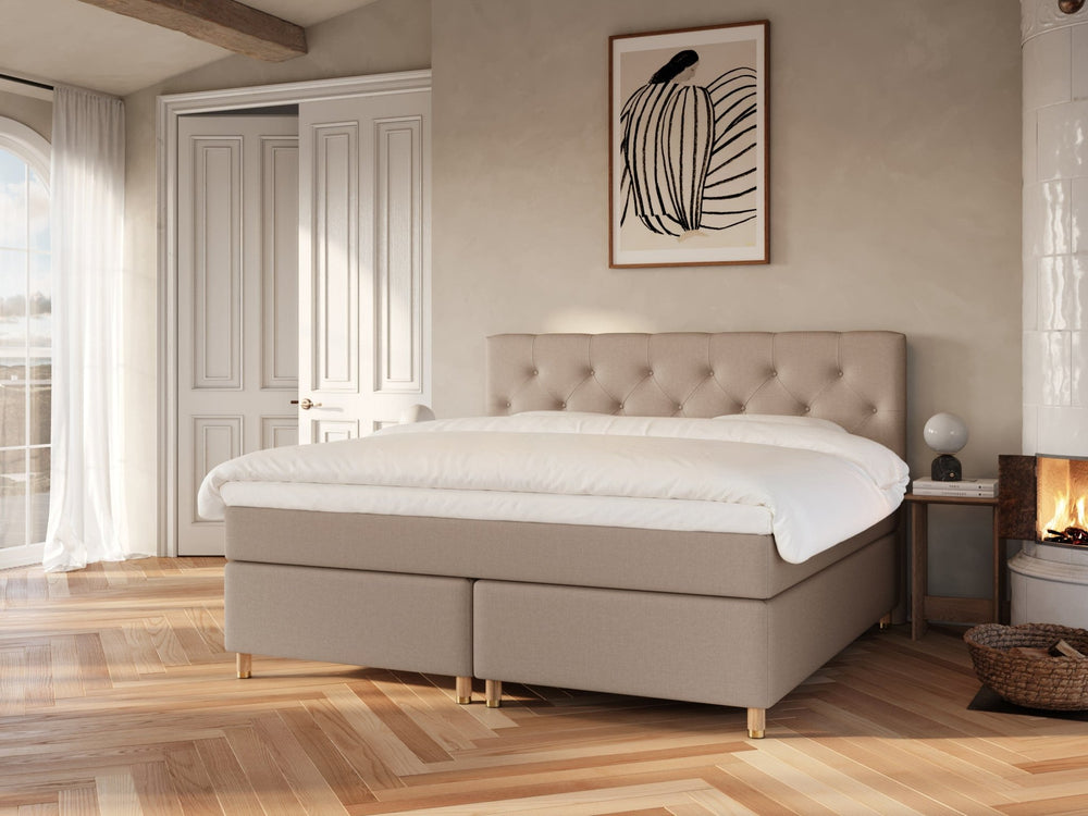 Nora Nordlys 210x210 Brun Nordic Dream tilbyr senger med skandinavisk design og materialer av høy kvalitet. Opplev perfekt komfort for en god natts søvn. Bestill din i dag!