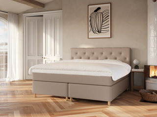 Nora Nordlys 220x220 Brun Nordic Dream tilbyr senger med skandinavisk design og materialer av høy kvalitet. Opplev perfekt komfort for en god natts søvn. Bestill din i dag!