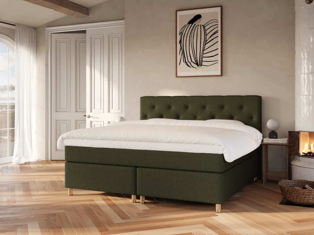 Nora Nordlys 220x220 Mørkegrøn Nordic Dream tilbyr senger med skandinavisk design og materialer av høy kvalitet. Opplev perfekt komfort for en god natts søvn. Bestill din i dag!