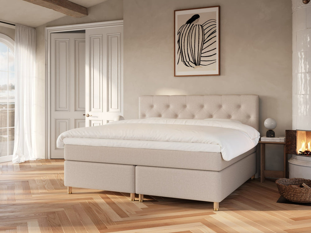 Nora Nordlys 220x220 Sand Nordic Dream tilbyr senger med skandinavisk design og materialer av høy kvalitet. Opplev perfekt komfort for en god natts søvn. Bestill din i dag!