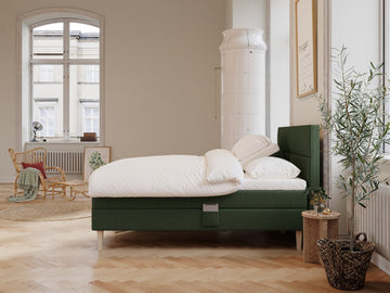 Ragna Älv 180x200 Mørkegrøn Nordic Dream tilbyr senger med skandinavisk design og materialer av høy kvalitet. Opplev perfekt komfort for en god natts søvn. Bestill din i dag!