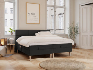 Ragna Älv 210x210 Antrasitt Nordic Dream tilbyr senger med skandinavisk design og materialer av høy kvalitet. Opplev perfekt komfort for en god natts søvn. Bestill din i dag!