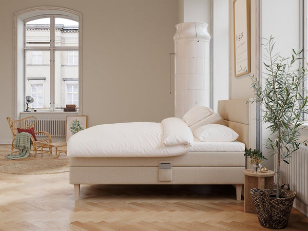 Ragna Älv 210x210 Sand Nordic Dream tilbyr senger med skandinavisk design og materialer av høy kvalitet. Opplev perfekt komfort for en god natts søvn. Bestill din i dag!