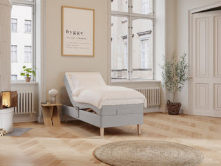 Ragna Älv 90x200 Lysegrå Nordic Dream tilbyr senger med skandinavisk design og materialer av høy kvalitet. Opplev perfekt komfort for en god natts søvn. Bestill din i dag!