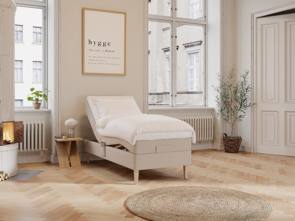 Ragna Älv 90x200 Sand Nordic Dream tilbyr senger med skandinavisk design og materialer av høy kvalitet. Opplev perfekt komfort for en god natts søvn. Bestill din i dag!