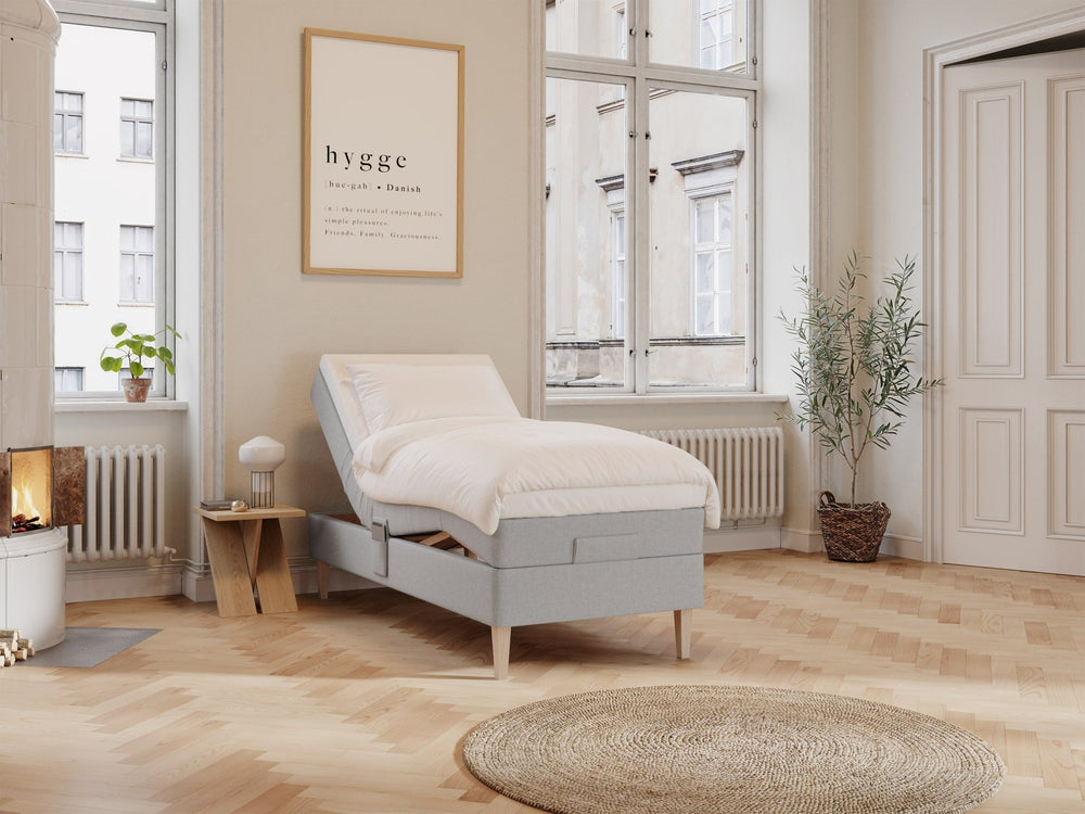 Ragna Älv 90x210 Lysegrå Nordic Dream tilbyr senger med skandinavisk design og materialer av høy kvalitet. Opplev perfekt komfort for en god natts søvn. Bestill din i dag!