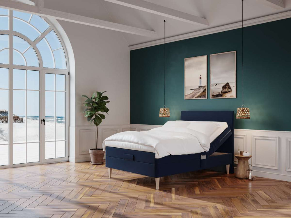 Ragna Fjäll 120x200 Mørkeblå Nordic Dream tilbyr senger med skandinavisk design og materialer av høy kvalitet. Opplev perfekt komfort for en god natts søvn. Bestill din i dag!