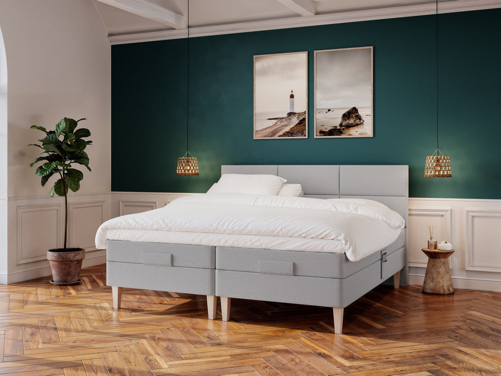 Ragna Fjäll 210x210 Lysegrå Nordic Dream tilbyr senger med skandinavisk design og materialer av høy kvalitet. Opplev perfekt komfort for en god natts søvn. Bestill din i dag!