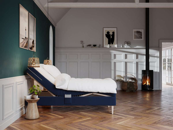 Ragna Fjäll 90x200 Mørkeblå Nordic Dream tilbyr senger med skandinavisk design og materialer av høy kvalitet. Opplev perfekt komfort for en god natts søvn. Bestill din i dag!