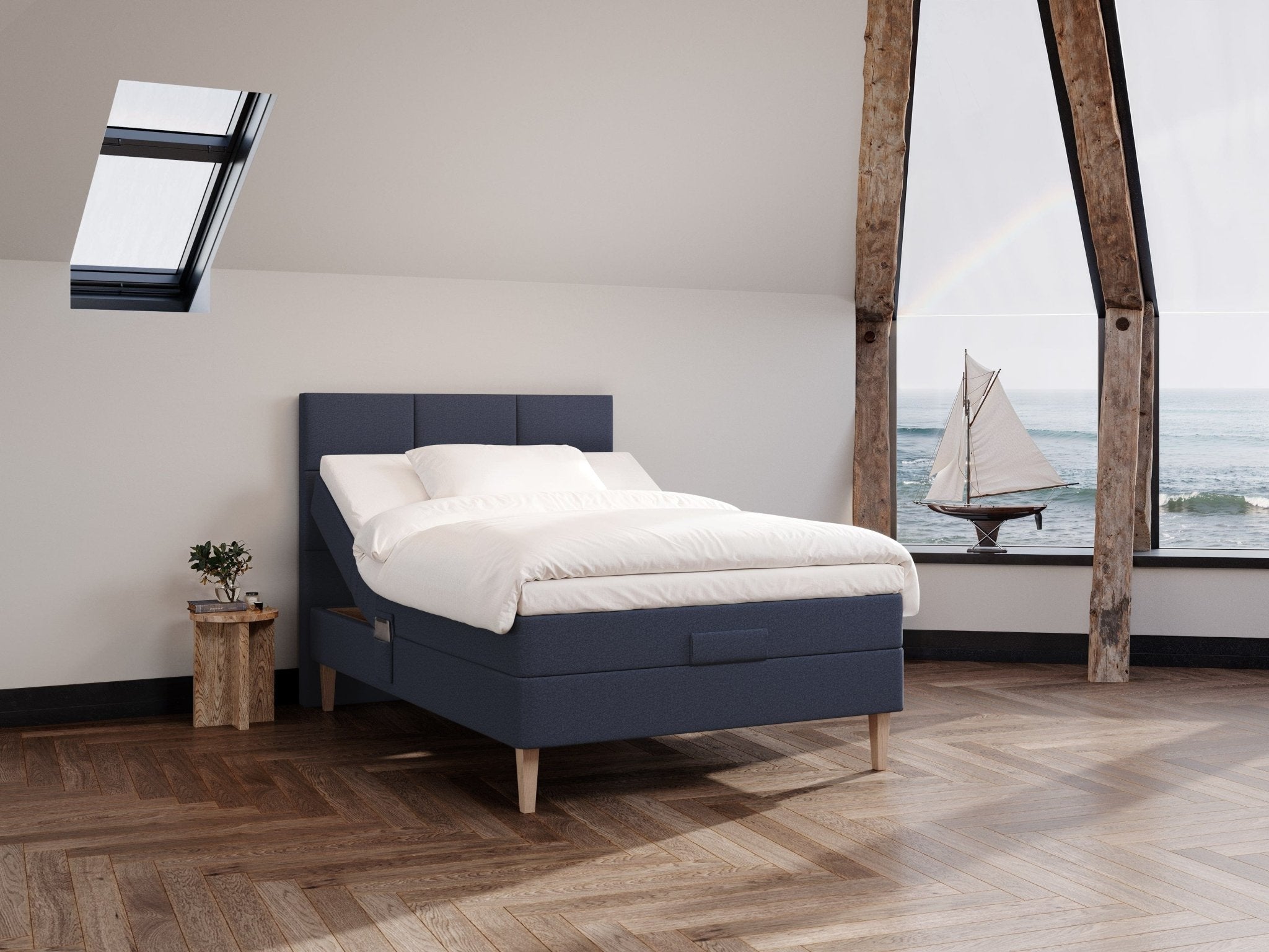 Ragna Fjord 120x200 Mørkeblå Nordic Dream tilbyr senger med skandinavisk design og materialer av høy kvalitet. Opplev perfekt komfort for en god natts søvn. Bestill din i dag!