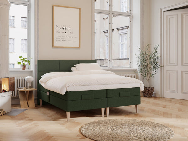 Ragna Fjord 160x200 Mørkegrøn Nordic Dream tilbyr senger med skandinavisk design og materialer av høy kvalitet. Opplev perfekt komfort for en god natts søvn. Bestill din i dag!
