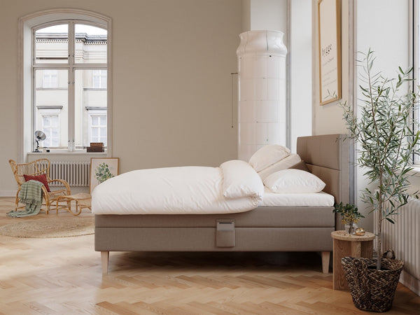Ragna Fjord 210x210 Brun Nordic Dream tilbyr senger med skandinavisk design og materialer av høy kvalitet. Opplev perfekt komfort for en god natts søvn. Bestill din i dag!