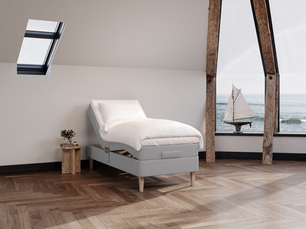 Ragna Fjord 90x200 Lysegrå Nordic Dream tilbyr senger med skandinavisk design og materialer av høy kvalitet. Opplev perfekt komfort for en god natts søvn. Bestill din i dag!