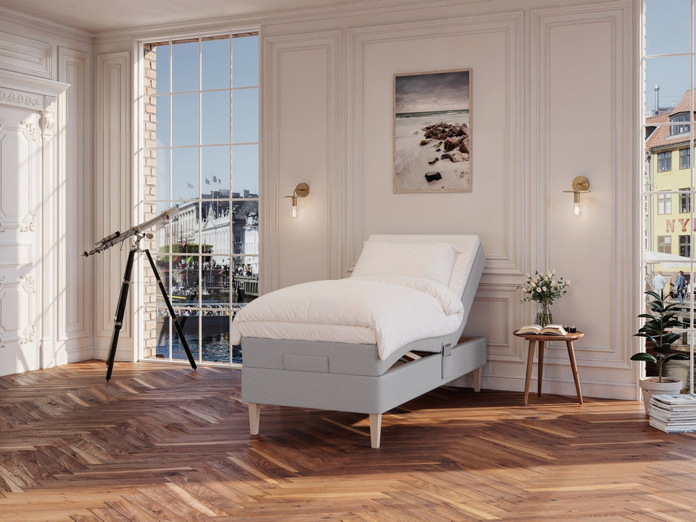 Ragna Nordlys 90x200 Lysegrå Nordic Dream tilbyr senger med skandinavisk design og materialer av høy kvalitet. Opplev perfekt komfort for en god natts søvn. Bestill din i dag!