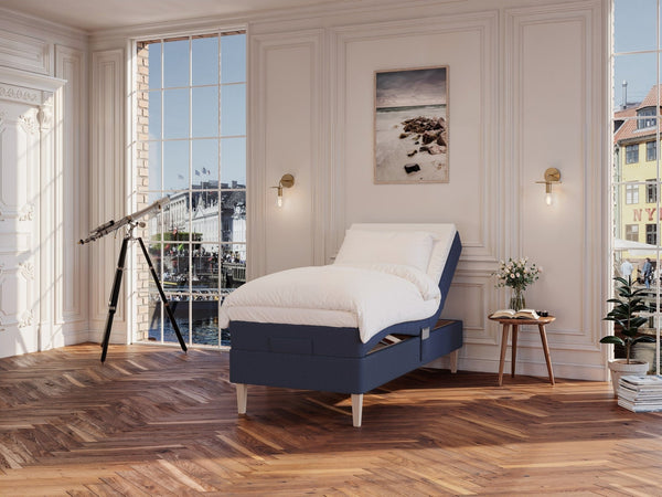 Ragna Nordlys 90x200 Mørkeblå Nordic Dream tilbyr senger med skandinavisk design og materialer av høy kvalitet. Opplev perfekt komfort for en god natts søvn. Bestill din i dag!