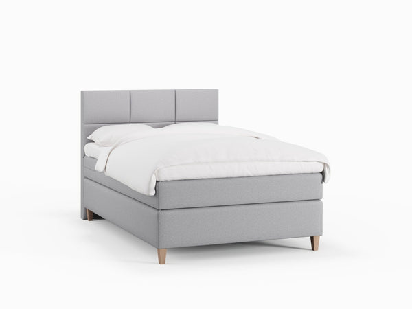 Snefrid Älv 140x210 Lysegrå Nordic Dream tilbyr senger med skandinavisk design og materialer av høy kvalitet. Opplev perfekt komfort for en god natts søvn. Bestill din i dag!