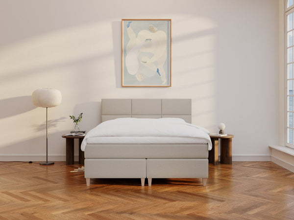 Snefrid Älv 160x210 Sand Nordic Dream tilbyr senger med skandinavisk design og materialer av høy kvalitet. Opplev perfekt komfort for en god natts søvn. Bestill din i dag!