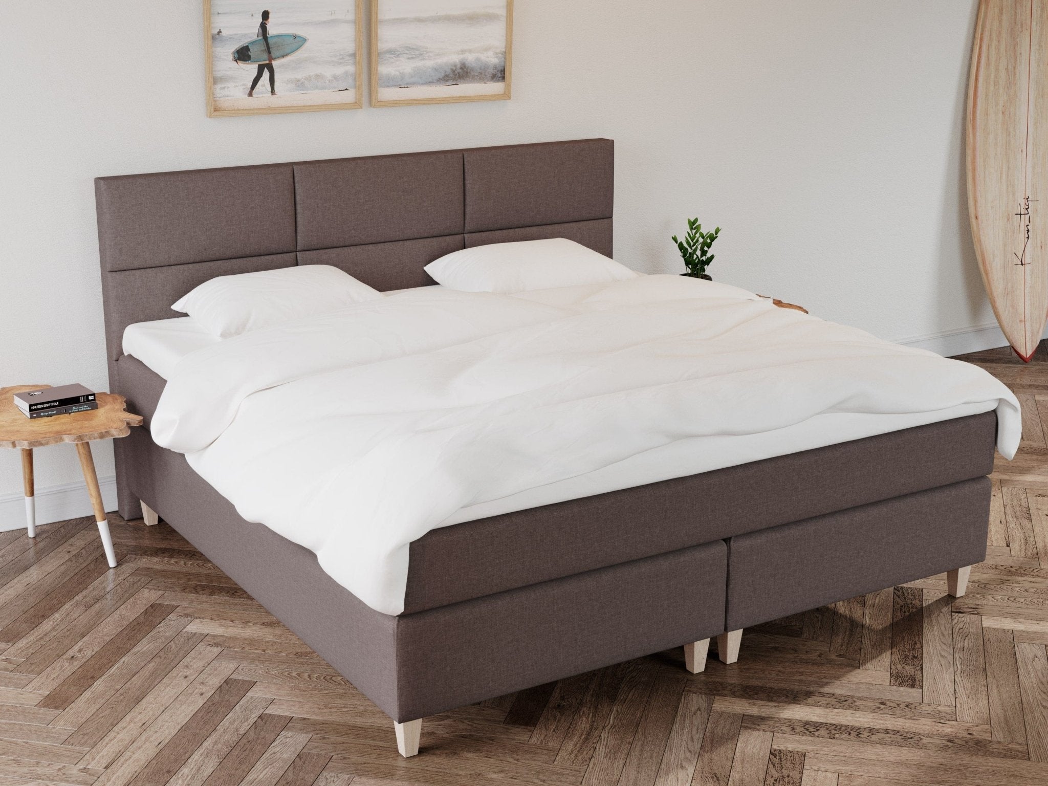 Snefrid Älv 200x200 Mørk Brun Nordic Dream tilbyr senger med skandinavisk design og materialer av høy kvalitet. Opplev perfekt komfort for en god natts søvn. Bestill din i dag!