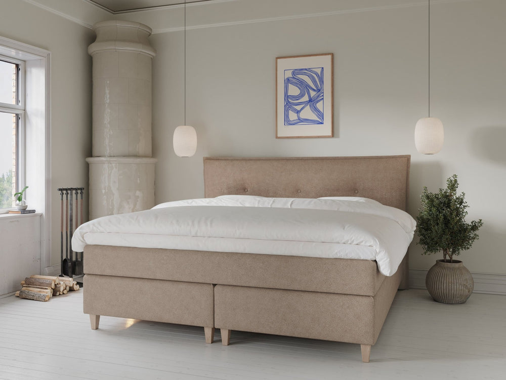 Snefrid Älv 220x220 Bouclé latte Nordic Dream tilbyr senger med skandinavisk design og materialer av høy kvalitet. Opplev perfekt komfort for en god natts søvn. Bestill din i dag!