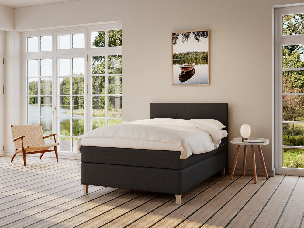 Snefrid Fjäll 120x200 Antrasitt Nordic Dream tilbyr senger med skandinavisk design og materialer av høy kvalitet. Opplev perfekt komfort for en god natts søvn. Bestill din i dag!