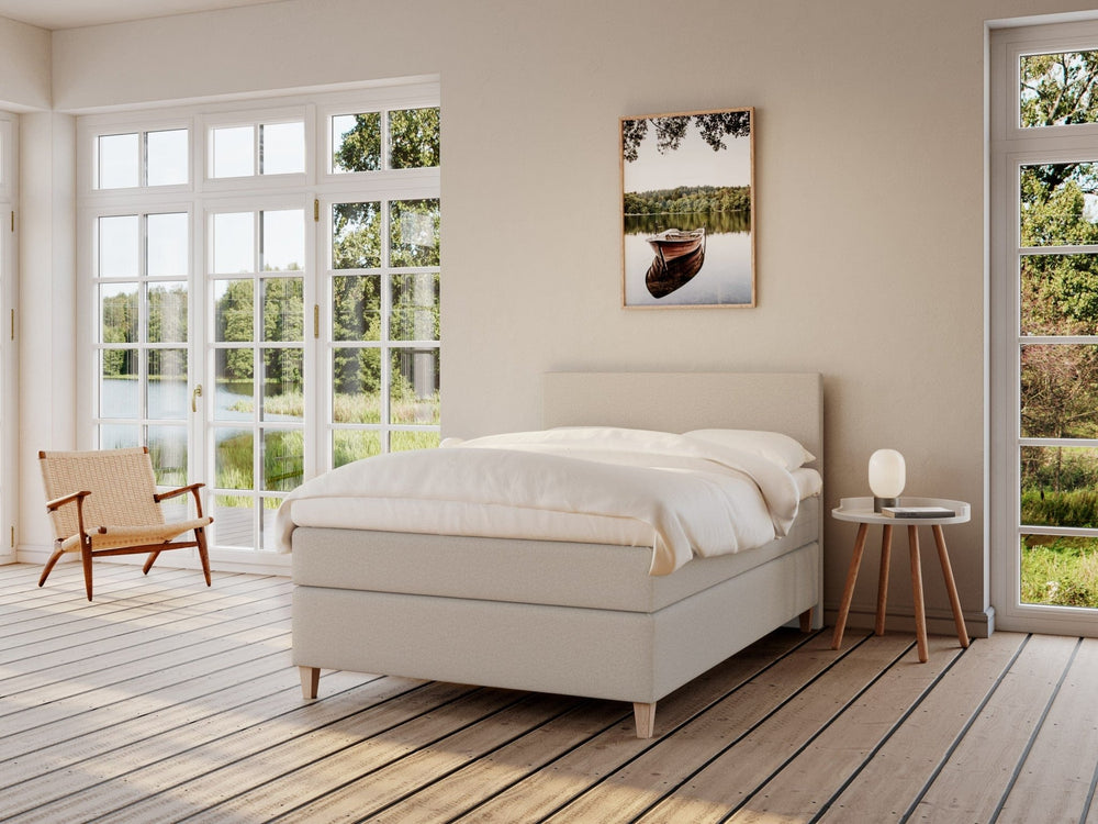 Snefrid Fjäll 120x200 Lysegrå Nordic Dream tilbyr senger med skandinavisk design og materialer av høy kvalitet. Opplev perfekt komfort for en god natts søvn. Bestill din i dag!