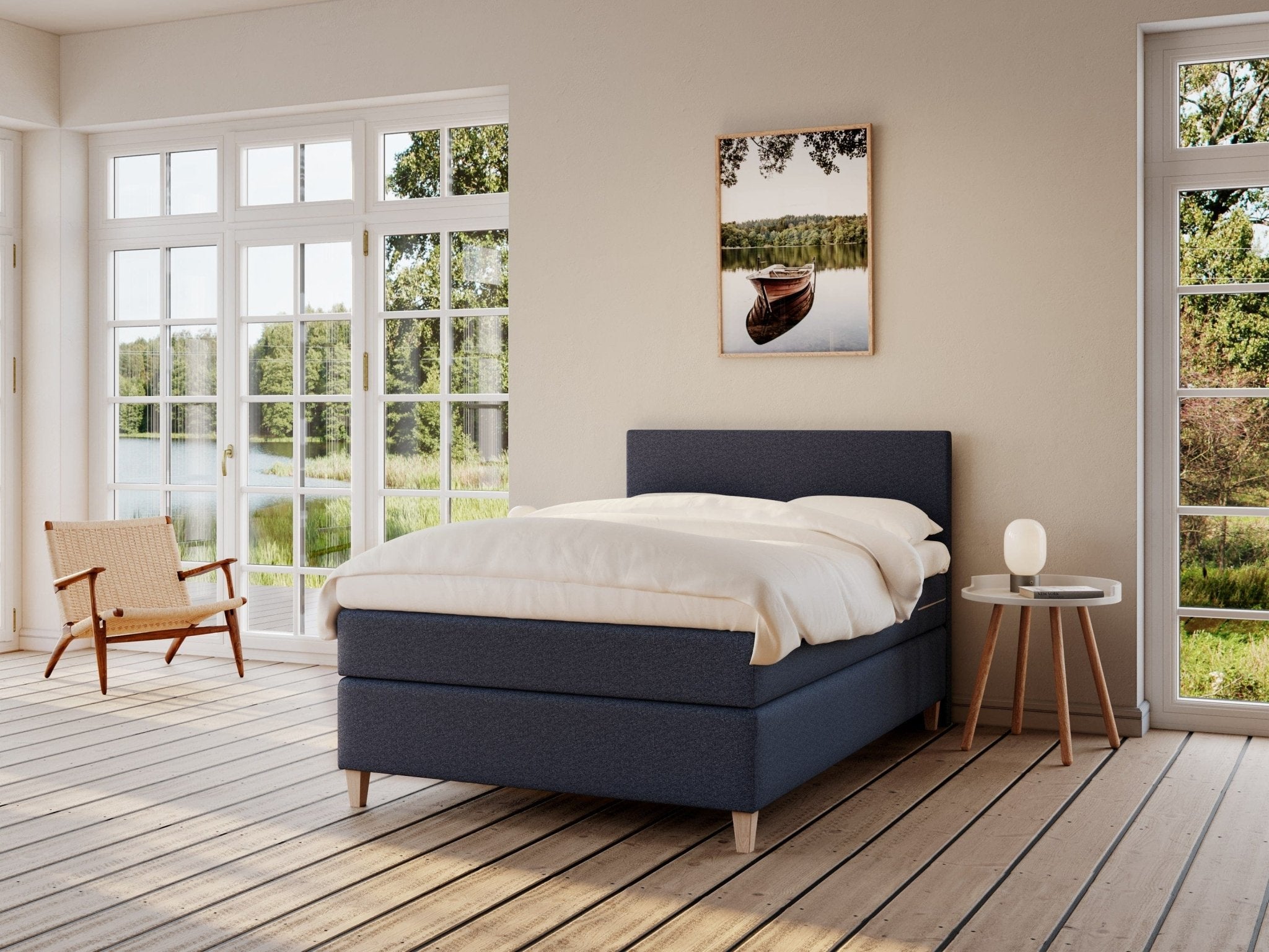 Snefrid Fjäll 120x200 Mørkeblå Nordic Dream tilbyr senger med skandinavisk design og materialer av høy kvalitet. Opplev perfekt komfort for en god natts søvn. Bestill din i dag!