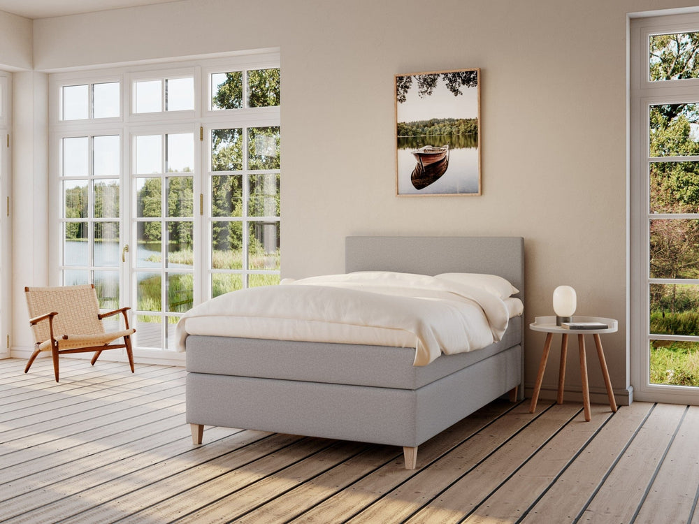 Snefrid Fjäll 140x200 Lysegrå Nordic Dream tilbyr senger med skandinavisk design og materialer av høy kvalitet. Opplev perfekt komfort for en god natts søvn. Bestill din i dag!