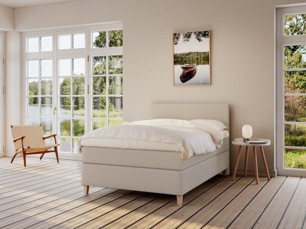 Snefrid Fjäll 140x210 Sand Nordic Dream tilbyr senger med skandinavisk design og materialer av høy kvalitet. Opplev perfekt komfort for en god natts søvn. Bestill din i dag!