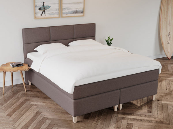 Snefrid Fjäll 150x200 Mørk Brun Nordic Dream tilbyr senger med skandinavisk design og materialer av høy kvalitet. Opplev perfekt komfort for en god natts søvn. Bestill din i dag!