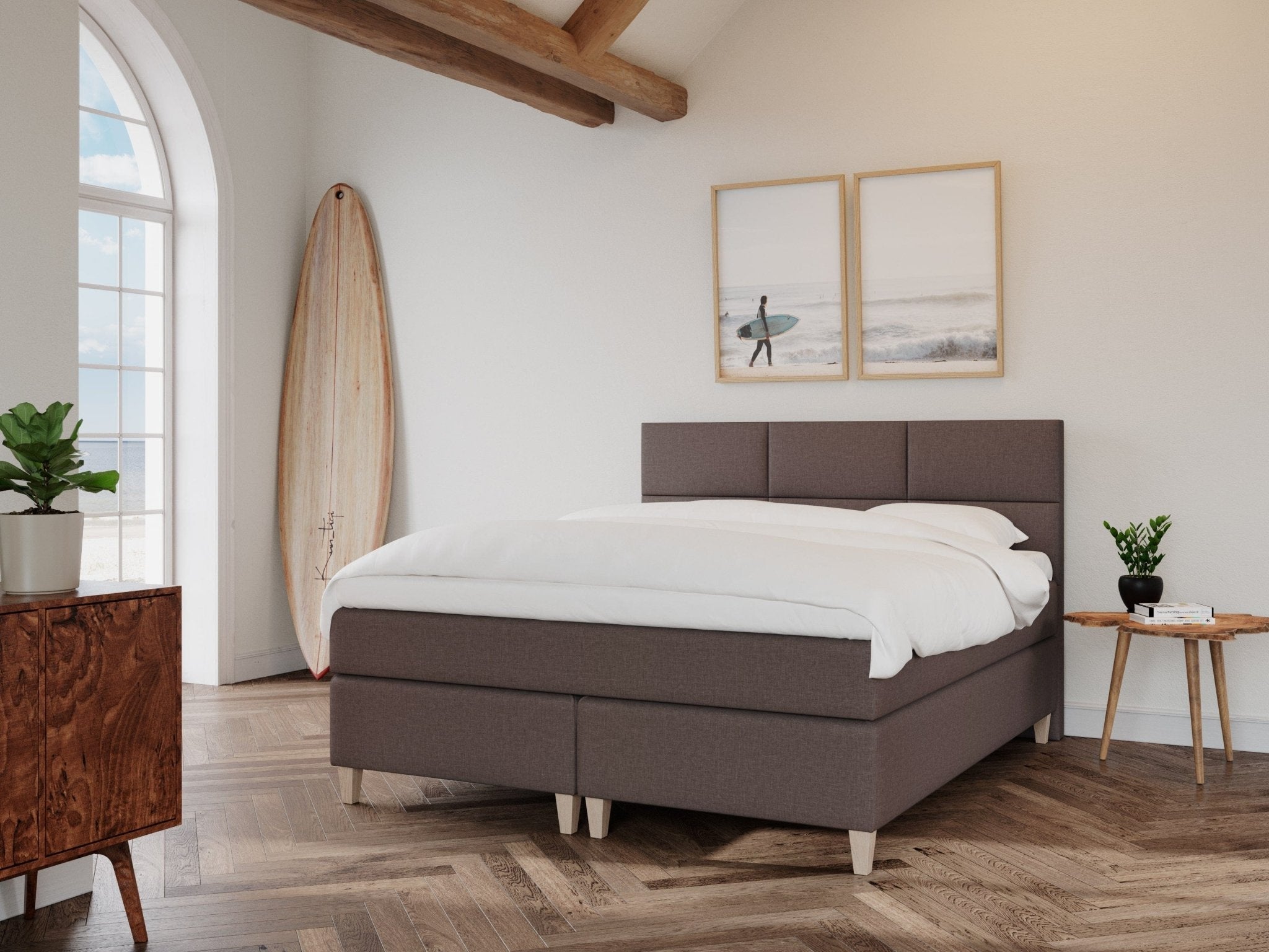 Snefrid Fjäll 160x210 Mørk Brun Nordic Dream tilbyr senger med skandinavisk design og materialer av høy kvalitet. Opplev perfekt komfort for en god natts søvn. Bestill din i dag!