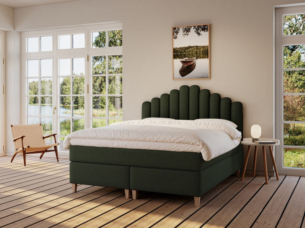 Snefrid Fjäll 180x210 Mørkegrøn Nordic Dream tilbyr senger med skandinavisk design og materialer av høy kvalitet. Opplev perfekt komfort for en god natts søvn. Bestill din i dag!