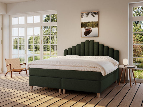Snefrid Fjäll 210x210 Mørkegrøn Nordic Dream tilbyr senger med skandinavisk design og materialer av høy kvalitet. Opplev perfekt komfort for en god natts søvn. Bestill din i dag!