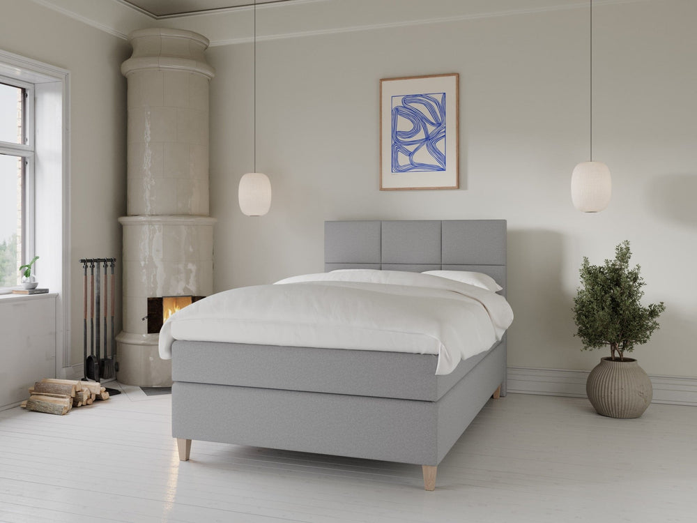 Snefrid Fjord 120x200 Lysegrå Nordic Dream tilbyr senger med skandinavisk design og materialer av høy kvalitet. Opplev perfekt komfort for en god natts søvn. Bestill din i dag!